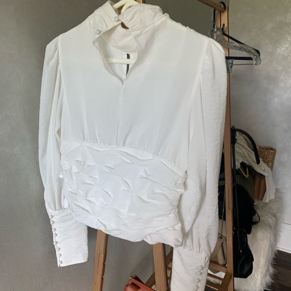 𝑮𝒊𝒓𝒍 𝒏𝒆𝒙𝒕 𝒅𝒐𝒐𝒓 𝒕𝒐𝒑 - Picture 7 of 8